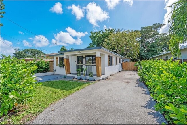 5754 SW 20th St in West Park, FL - Building Photo - Building Photo