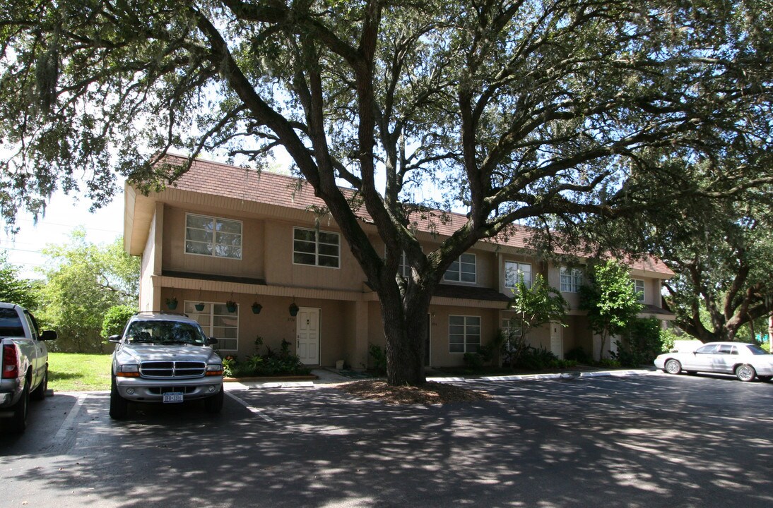 Fairway Oaks in Sarasota, FL - Building Photo