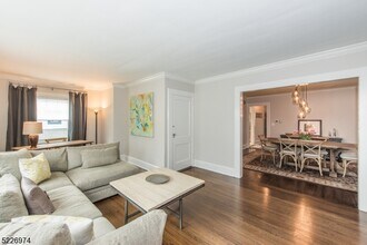 34 Oakwood Ave in Montclair, NJ - Building Photo - Building Photo