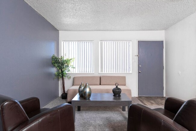 Sun Pointe Park Apartments in Albuquerque, NM - Building Photo - Building Photo