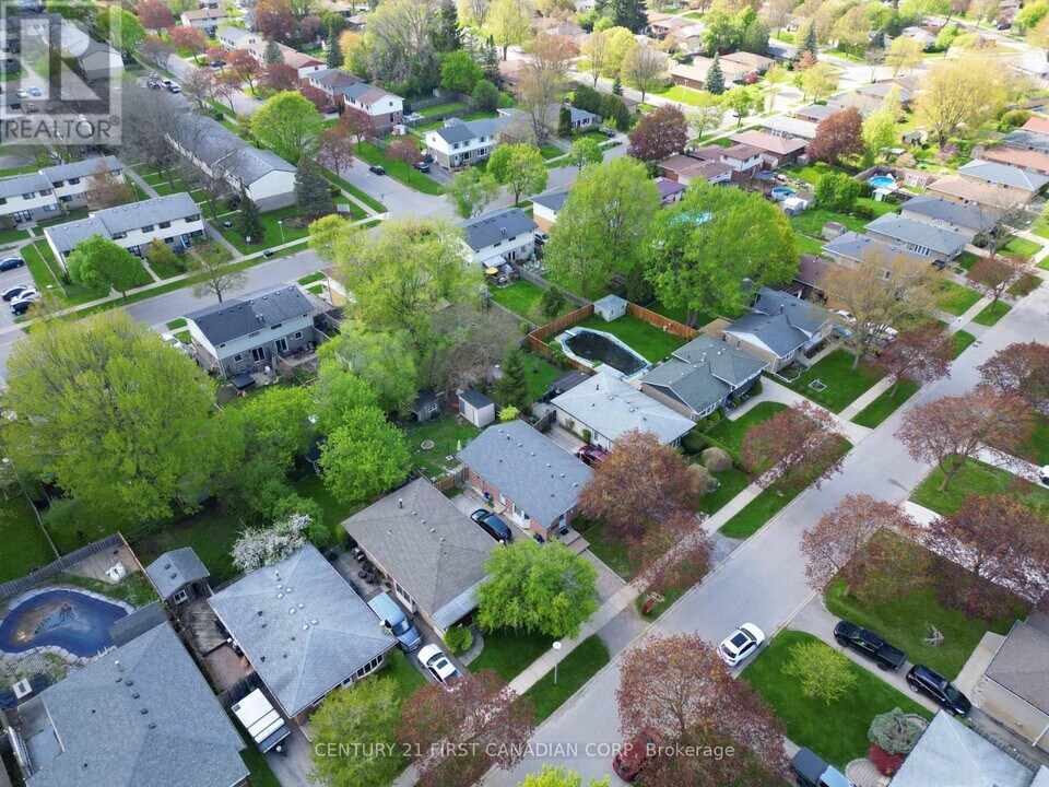 80 Clifton Crescent in London, ON - Building Photo