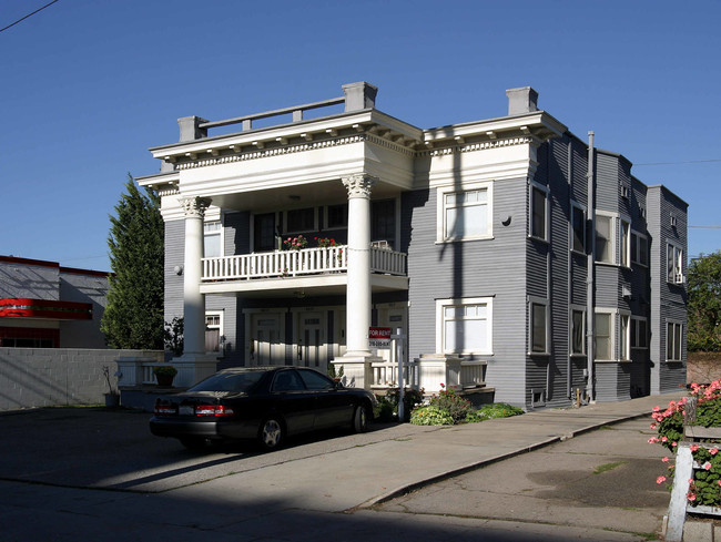 9813 Venice Blvd in Los Angeles, CA - Building Photo - Building Photo