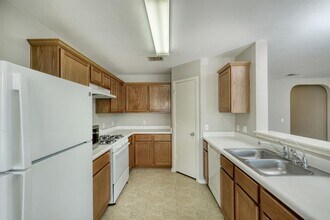 495 Atlantis in Kyle, TX - Building Photo - Building Photo