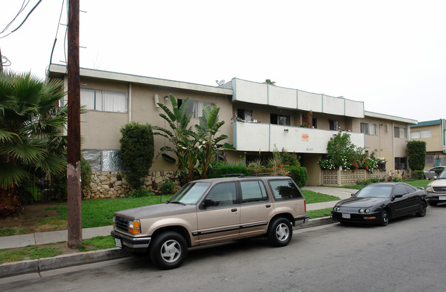 8549 Willis Ave in Panorama City, CA - Building Photo - Building Photo