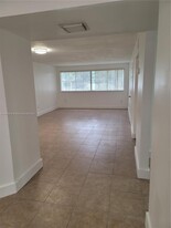 6115 NW 186th St in Hialeah, FL - Building Photo - Building Photo