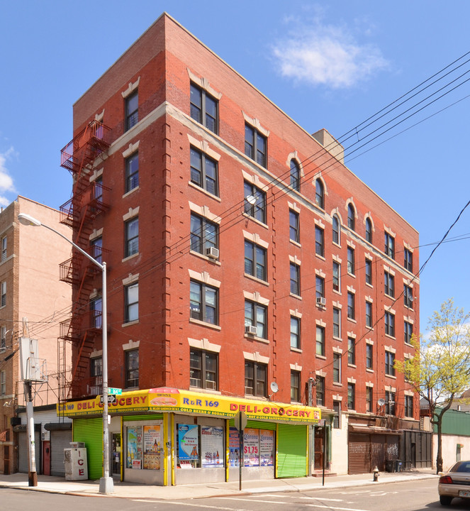 169 W 164th St in Bronx, NY - Building Photo