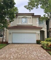 6834 NW 107th Pl in Doral, FL - Building Photo