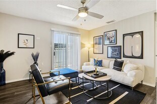 1070 Mearns Meadow Blvd, Unit 124 in Austin, TX - Building Photo