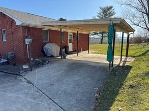 5473 Orchard Dr in Timberville, VA - Building Photo - Building Photo