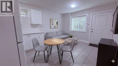 6356 Lakeview Ave in Burnaby, BC - Building Photo - Building Photo