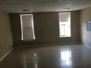 446 Broadway, Unit 3 in Camden, NJ - Building Photo - Building Photo