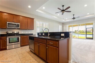 13515 Cambridge Ln in Naples, FL - Foto de edificio - Building Photo