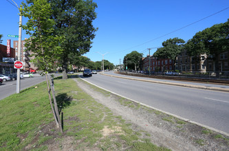 1284 COMMONWEALTH Ave in Allston, MA - Building Photo - Building Photo