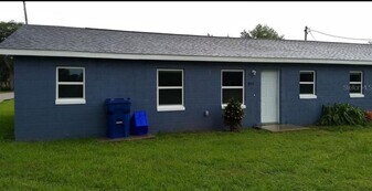 803 E Hart St, Unit 805 (right) in Groveland, FL - Building Photo