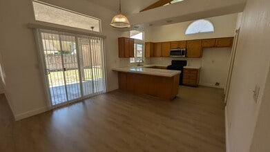 1327 Patsy St in Porterville, CA - Building Photo - Building Photo