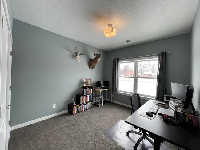 519 E Broadway St in Monticello, MN - Foto de edificio - Building Photo