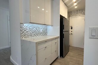 2260 NE 67th St in Fort Lauderdale, FL - Building Photo - Building Photo