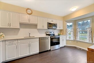 2555 Youngs Ave in Southold, NY - Building Photo - Building Photo