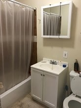 415 W 77th St in Chicago, IL - Foto de edificio - Interior Photo