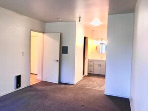 190 Eastmoor Ave in Daly City, CA - Building Photo - Building Photo