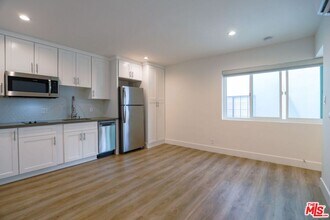 11825 Goshen Ave in Los Angeles, CA - Building Photo - Building Photo