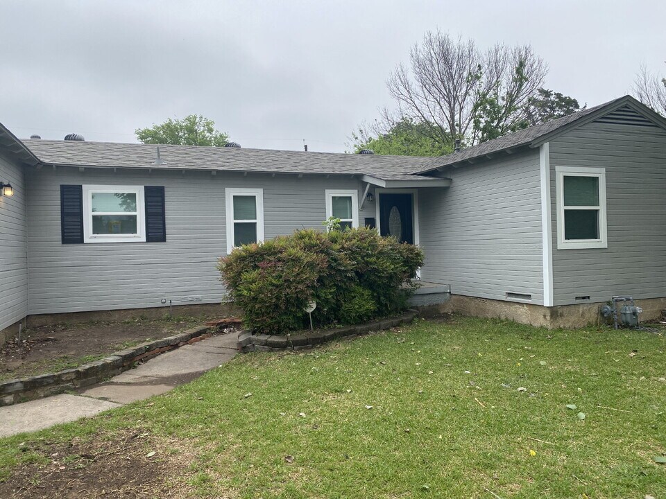 1617 Meadowbrook Dr in Garland, TX - Foto de edificio