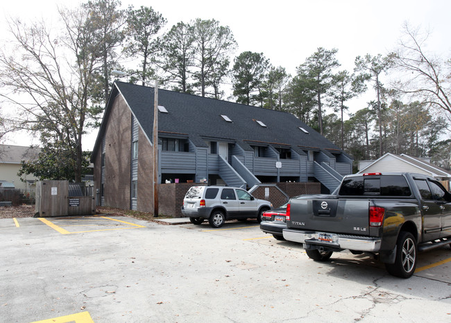 141-145 Colonial Cir in Murrells Inlet, SC - Foto de edificio - Building Photo