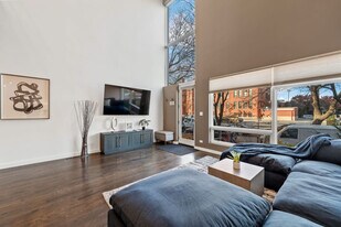 2223 W Race Ave in Chicago, IL - Building Photo