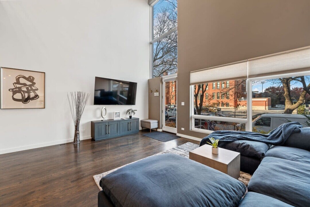 2223 W Race Ave in Chicago, IL - Building Photo