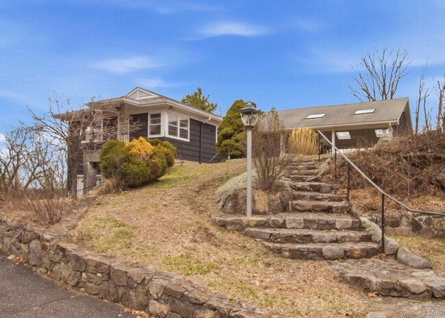 property at 27 Allapartus Cir