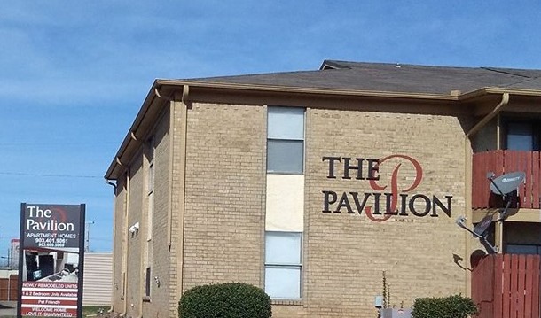 The Pavilion Apartments in Paris, TX - Foto de edificio