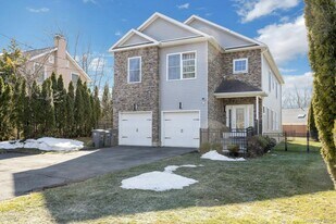 766 Mamaroneck Ave in White Plains, NY - Building Photo