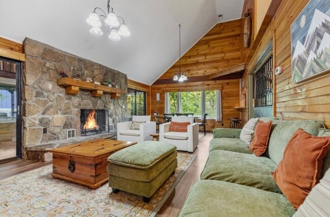 3626 Pittman Center Rd in Sevierville, TN - Building Photo - Building Photo