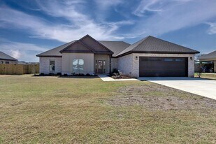 1909 Clear Br Rd in Deatsville, AL - Building Photo