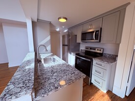 1 E King St E in York, PA - Building Photo