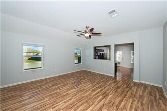 322 Foxglove Dr in Hutto, TX - Building Photo - Building Photo