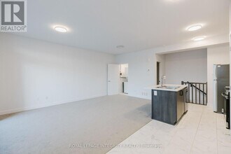 809 Silhouette Private in Ottawa, ON - Building Photo - Building Photo