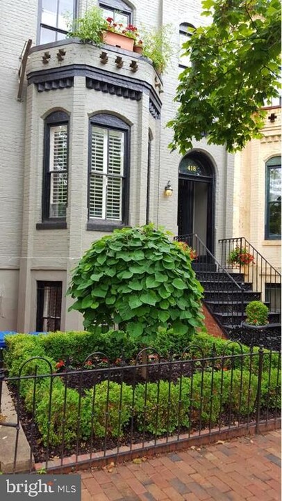 418 A St SE in Washington, DC - Foto de edificio