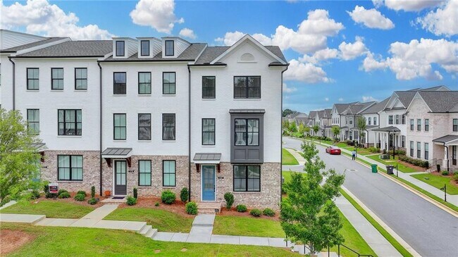 property at 1121 Larkin Dr