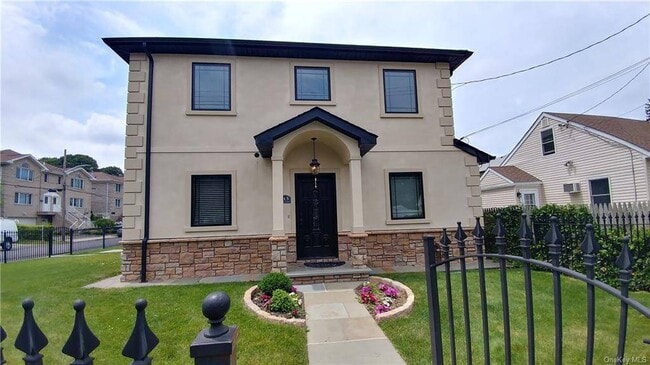 property at 113 Maple Pl