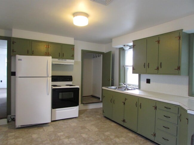 property at 418 N Earl St