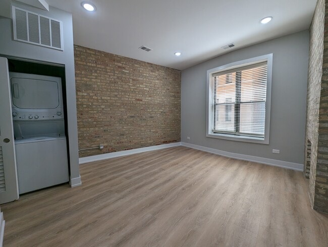 440 W Belden Ave, Unit #428-09 in Chicago, IL - Building Photo - Building Photo