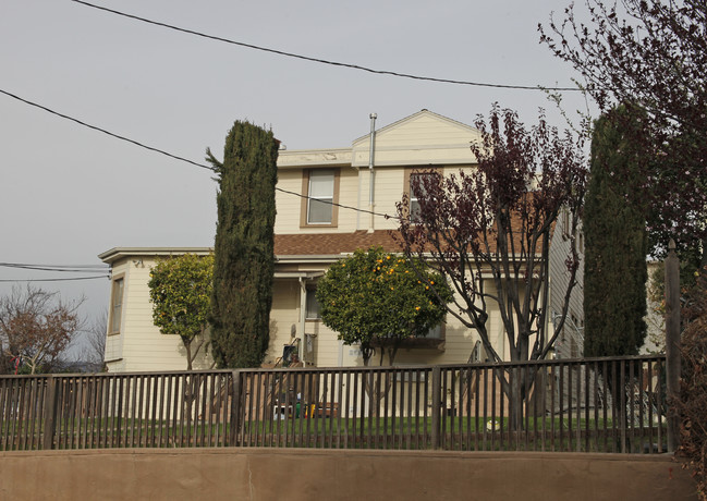 1812 E 24th St in Oakland, CA - Building Photo - Building Photo