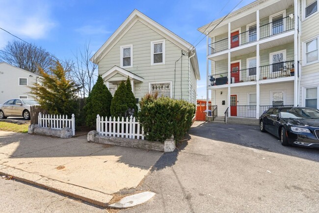 46 Mary St in Pawtucket, RI - Building Photo - Building Photo