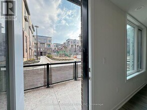 3550 Colonial Dr in Mississauga, ON - Building Photo - Building Photo