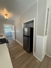 718 1/2 E San Jose Ave in Burbank, CA - Building Photo - Building Photo