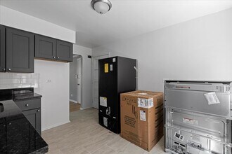 6705 N California Ave in Chicago, IL - Building Photo - Building Photo