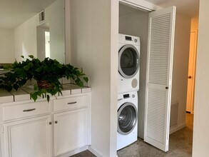 49 Showers Dr in Mountain View, CA - Building Photo - Building Photo