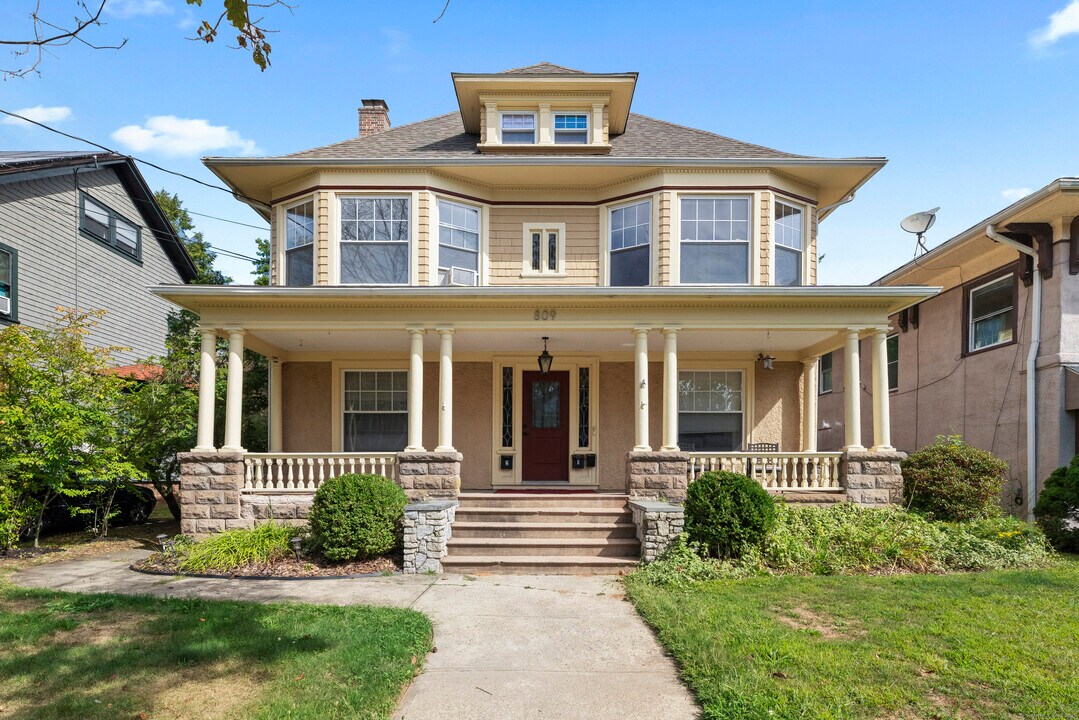 809 Edgewood Ave in New Haven, CT - Building Photo