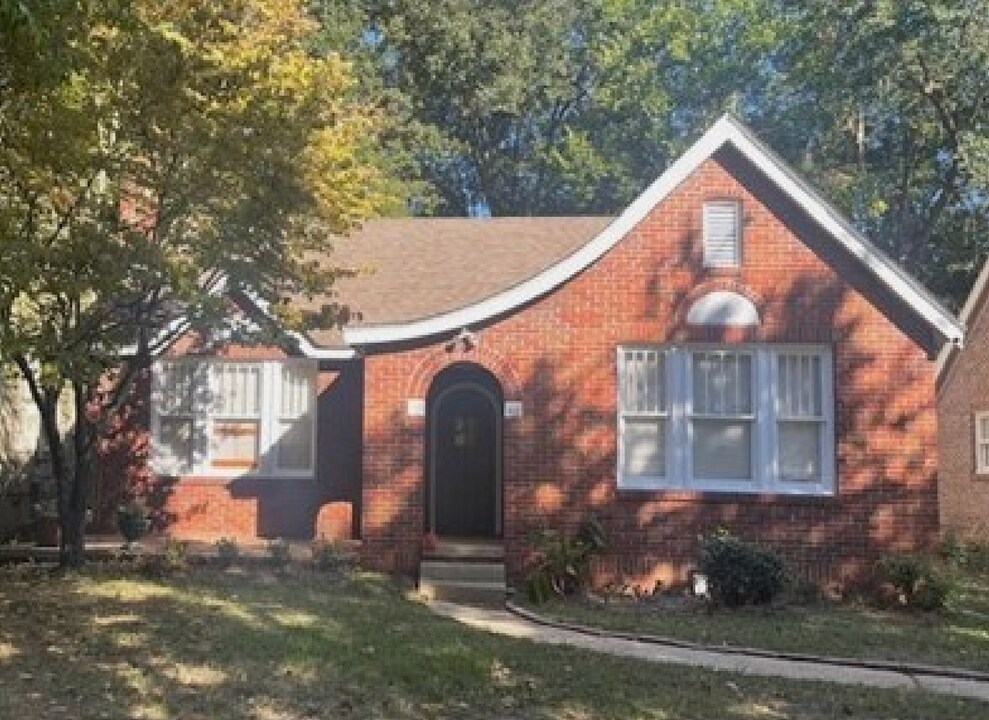 1415 S Hull St in Montgomery, AL - Foto de edificio
